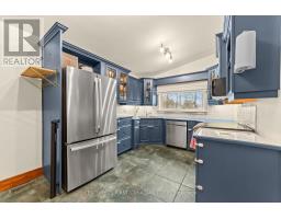 381 HYDE PARK ROAD - 8