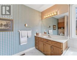 31 GREEN HEDGE LANE - 34