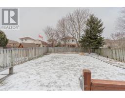 35 JUNIPER CRESCENT - 23