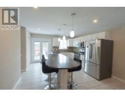 35 JUNIPER CRESCENT - 4