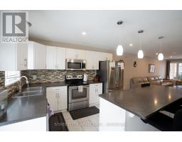 35 JUNIPER CRESCENT - 8