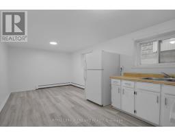 18.5 ADELAIDE STREET S - 17