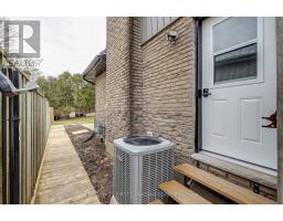 123 HILLSMOUNT CRESCENT - 34