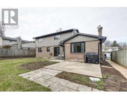 123 HILLSMOUNT CRESCENT - 45