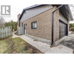 123 HILLSMOUNT CRESCENT - 7