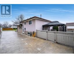 63 PEIRONE CRESCENT - 34