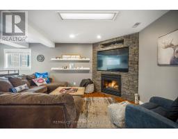 18 HIGHVIEW DRIVE - 16