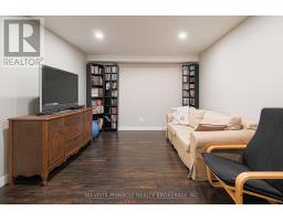 1908 CORONATION DRIVE - 36