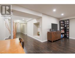 1908 CORONATION DRIVE - 37