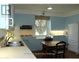 1517 GLOUCESTER ROAD - 9