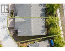 58 - 572 THISTLEWOOD DRIVE - 4