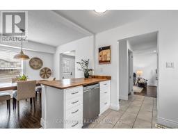 82 BLOOMSBURY COURT - 11