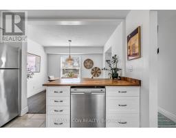 82 BLOOMSBURY COURT - 13