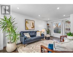 82 BLOOMSBURY COURT - 18