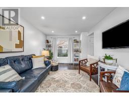 82 BLOOMSBURY COURT - 19