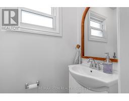 82 BLOOMSBURY COURT - 23