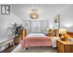 82 BLOOMSBURY COURT - 24