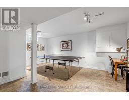 82 BLOOMSBURY COURT - 32