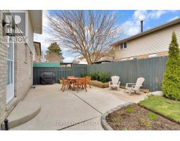 82 BLOOMSBURY COURT - 37