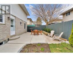 82 BLOOMSBURY COURT - 38