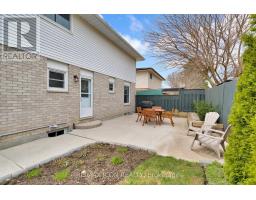 82 BLOOMSBURY COURT - 39