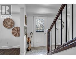 82 BLOOMSBURY COURT - 5