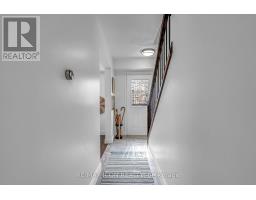 82 BLOOMSBURY COURT - 6