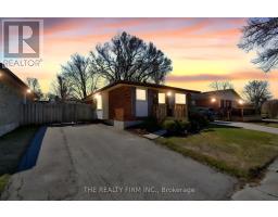 56 BARRETT CRESCENT - 41