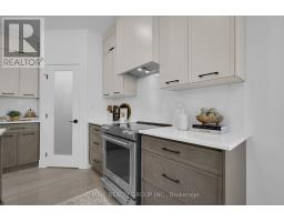 58 - 101 MEADOWLILY ROAD S - 37