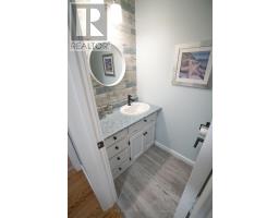 7 METAMORA CRESCENT - 36