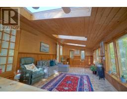 7 METAMORA CRESCENT - 44