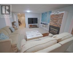 7 METAMORA CRESCENT - 9