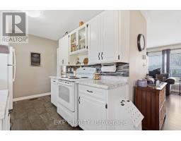 117 LAURENTIAN DRIVE N - 11