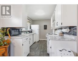 117 LAURENTIAN DRIVE N - 13