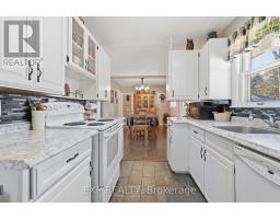 117 LAURENTIAN DRIVE N - 14