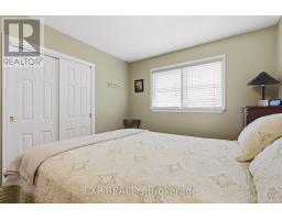 117 LAURENTIAN DRIVE N - 16