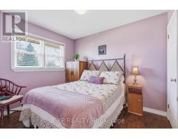 117 LAURENTIAN DRIVE N - 17