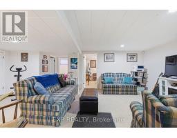 117 LAURENTIAN DRIVE N - 21