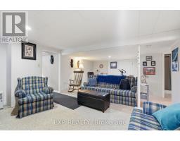 117 LAURENTIAN DRIVE N - 22