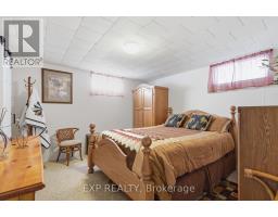 117 LAURENTIAN DRIVE N - 24