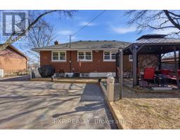 117 LAURENTIAN DRIVE N - 34