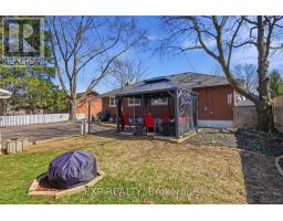 117 LAURENTIAN DRIVE N - 35