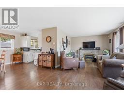 117 LAURENTIAN DRIVE N - 4