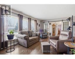 117 LAURENTIAN DRIVE N - 6