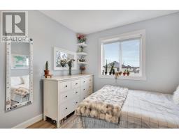 125 HAGERMAN CRESCENT - 26