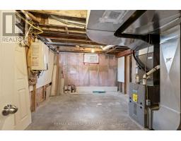 1920 DULUTH CRESCENT - 34