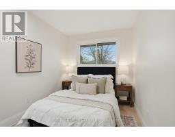 44 MENDIP CRESCENT - 17