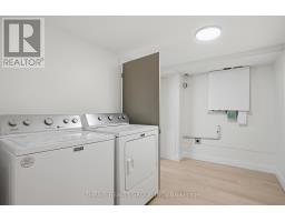 44 MENDIP CRESCENT - 32