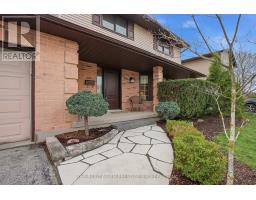 1050 MAHOGANY CRESCENT - 3