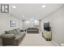 1050 MAHOGANY CRESCENT - 35